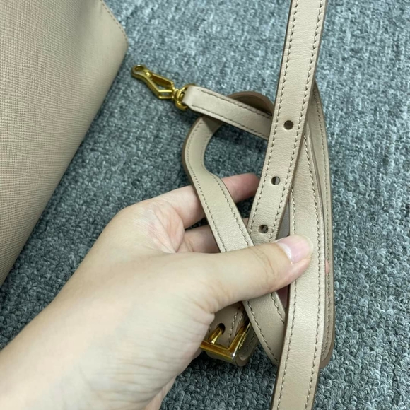 100% Authentic PRADA Esplanade Leather Satchel - Picture 13 of 15